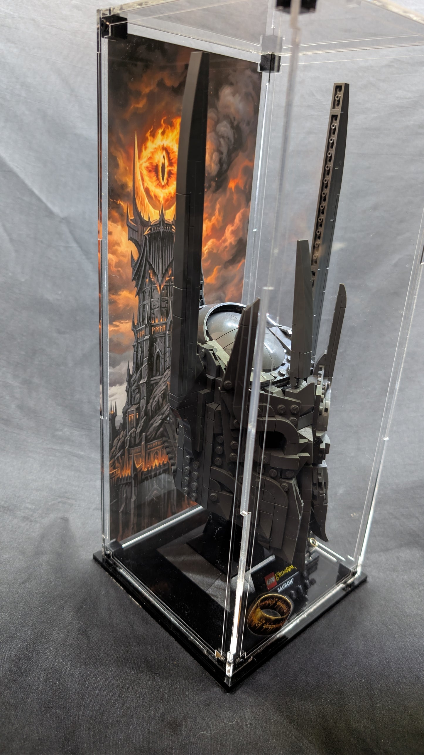 Sauron's Helmet Display Case